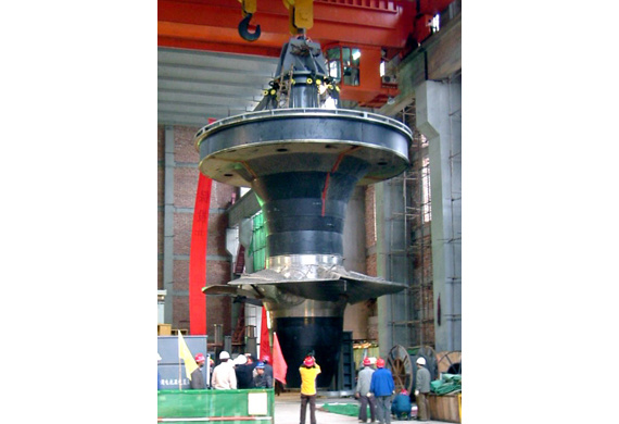 Lắp đặt bánh công tác của tổ máy nhà máy Thủy điện Suji, Tây Tạng