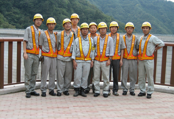 Nhân viên nước ngoài tham quan Nhà máy Thủy điện Đập Thần Lưu Ca của Nhật Bản
