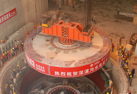 Lắp đặt rotor của tổ máy nhà máy Thủy điện Shengxigou, Tứ Xuyên
